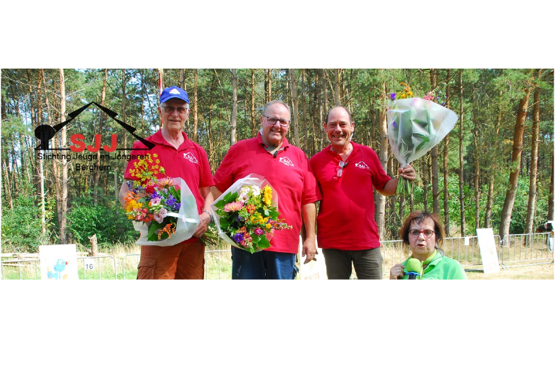 Featured image of post Jubilarissen in het zonnetje gezet